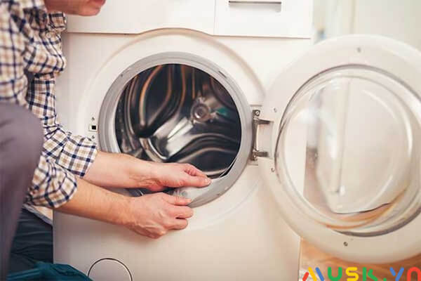 cách vệ sinh máy giặt cửa trước electrolux theo thao tác