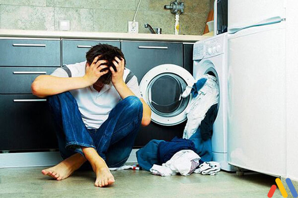 máy giặt lên nguồn nhưng không chạy do nhiều quần áo trong lồng