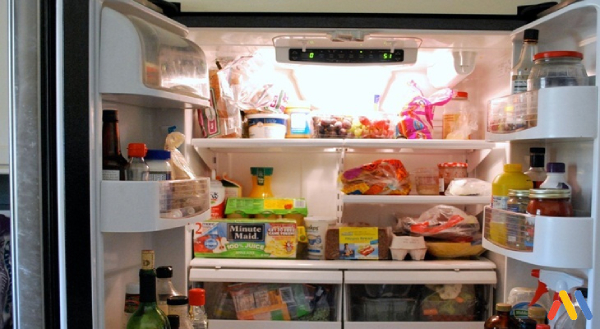 Tại sao tủ lạnh có đèn nhưng không mát