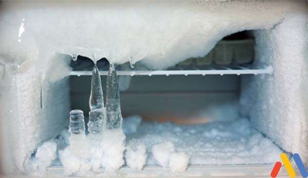 Cách xả tuyết tủ đông Sanaky: Để tuyết tự tan an toàn theo cách tự nhiên