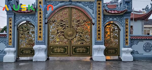 cửa cổng nhôm đúc nhà chùa độc lạ