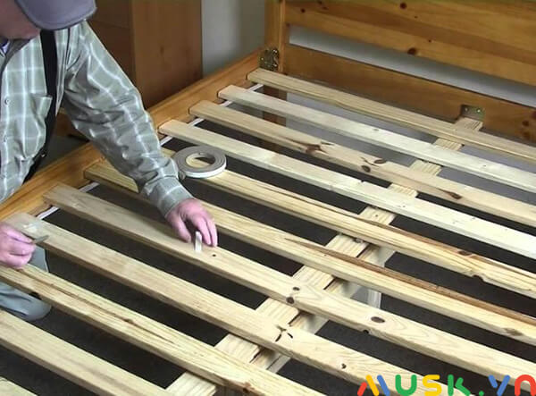 cách khắc phục giường gỗ bị kêu, thang giường rất quan trọng