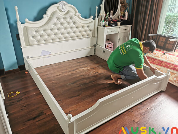 cách sơn lại giường gỗ, sửa chữa những chỗ hư hỏng