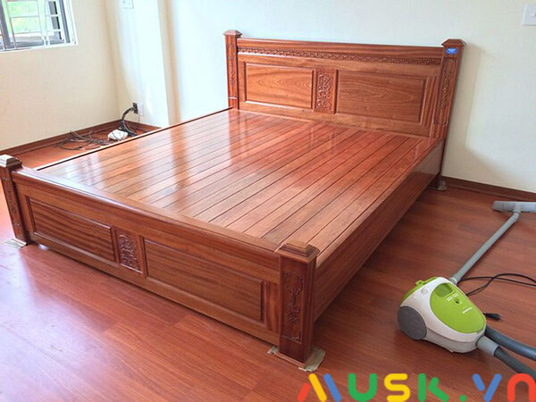 có nên đóng giường bằng gỗ xoan đào giá thành rẻ