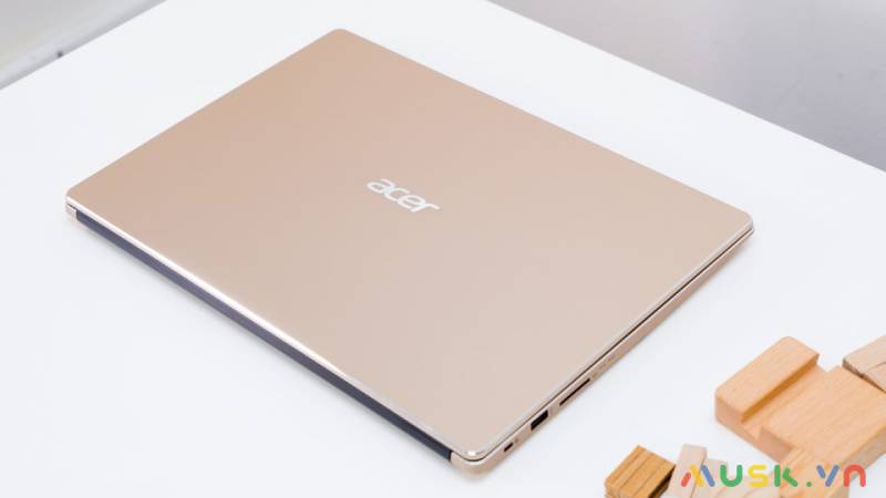Thiết kế và kiểu dáng của laptop Acer Swift 3 SF315-52-38 YQ