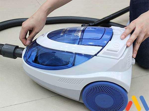 Vệ sinh vỏ ngoài của máy hút bụi và cách sử dụng máy hút bụi vacuum cleaner