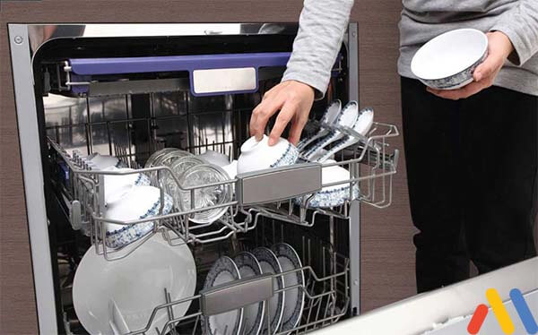 Kinh nghiệm dùng máy rửa bát thứ nhất: cách xếp chén đĩa tối ưu