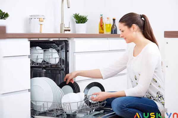 máy rửa bát có rửa được nồi không: Xếp bát đĩa đúng cách để tăng hiệu quả làm sạch