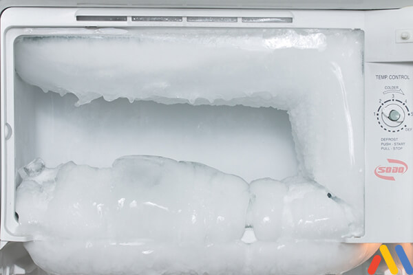 nguyên nhân tủ mát không lạnh do bị đóng tuyết dày
