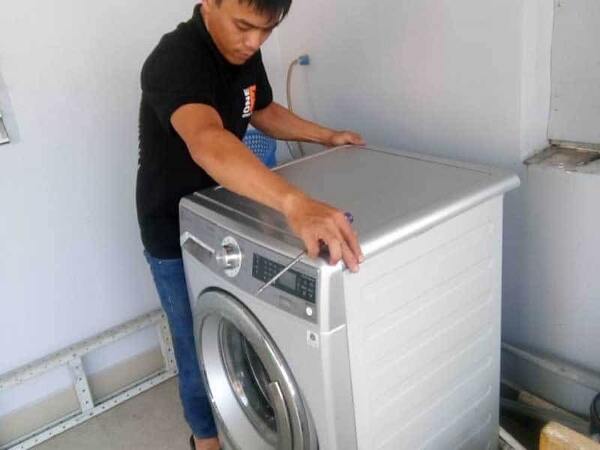 Khi sửa chữa  làm máy giặt bị trầy xước nhân viên sẽ chịu trách nhiệm