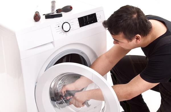 Máy giặt rò rỉ điện mang lại nhiều rủi ro cho khách hàng