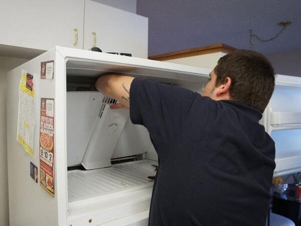sửa chữa tủ lạnh tại nhà hóc môn