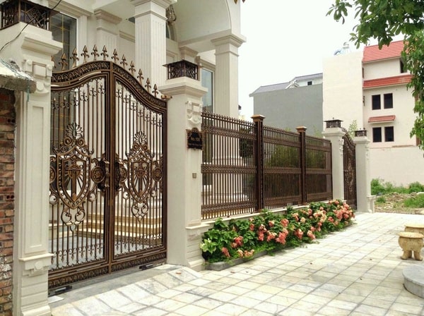 Mẫu cổng hàng rào bằng sắt cho nhà phố điển hình