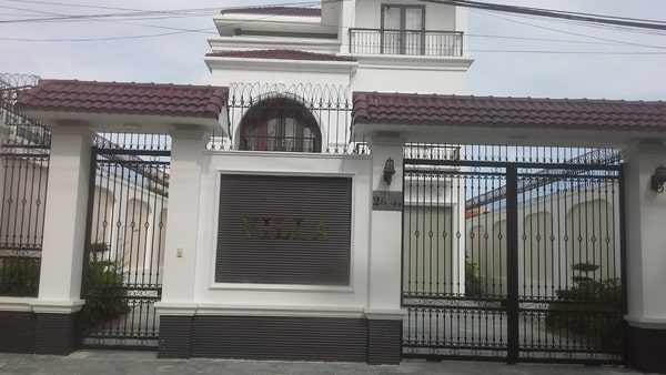 Mẫu cổng hàng rào thiết kế kỳ công tân cổ điển