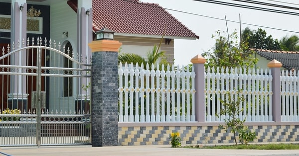 Mẫu cổng hàng rào nhà cấp 4 sơn nổi bật