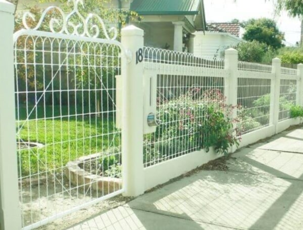 Mẫu cổng hàng rào thanh mảnh cho nhà cấp 4