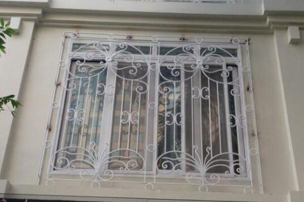 Khung cửa sổ sắt mỹ thuật phong cách hiện đại