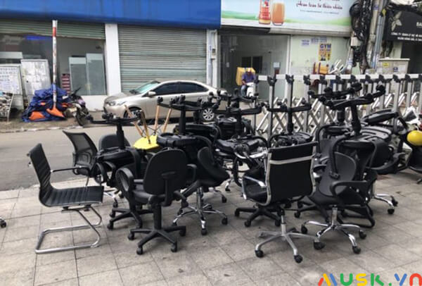 hình ảnh thu mua bàn ghế văn phòng cũ hcm của các đơn vị tại Musk.vn