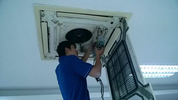 vệ sinh bảo trì máy lạnh huyện Hóc Môn